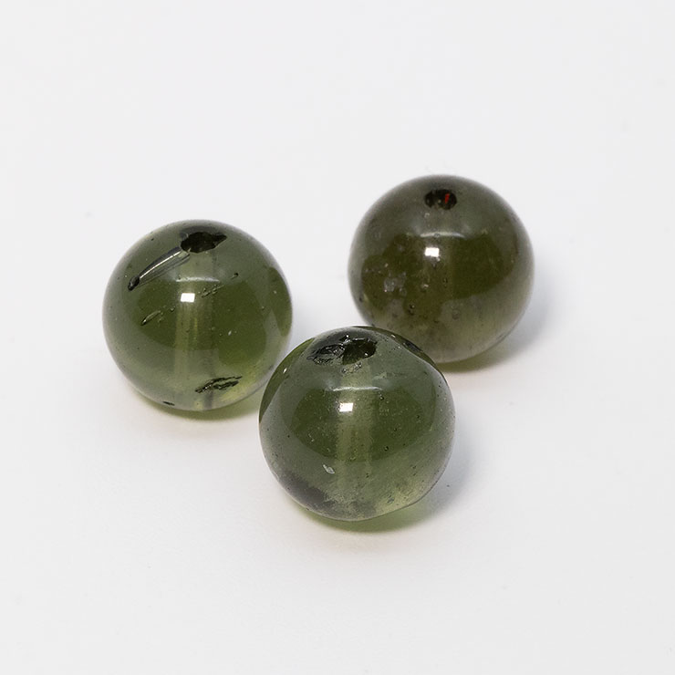 【粒売り/バラ売り】モルダバイト8mm（訳あり） 写真